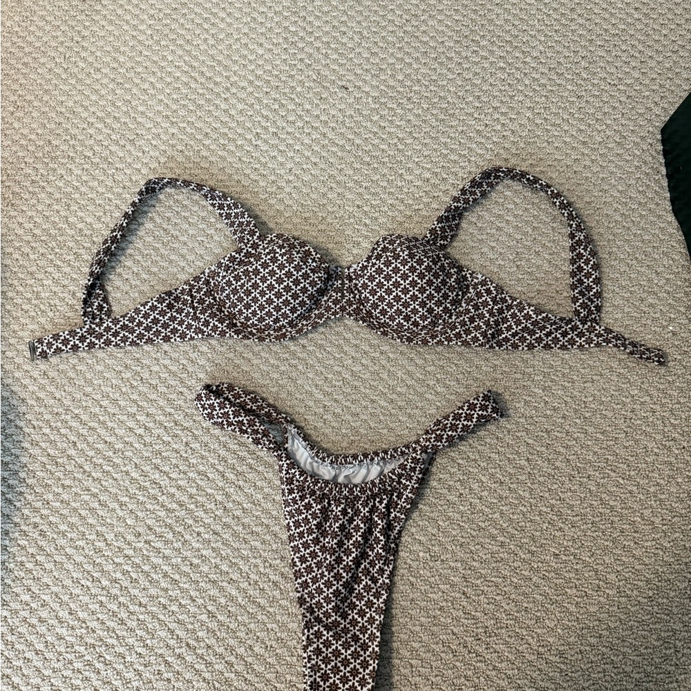 Cupshe Brown and White Bikini Set with Sweetheart Neckline